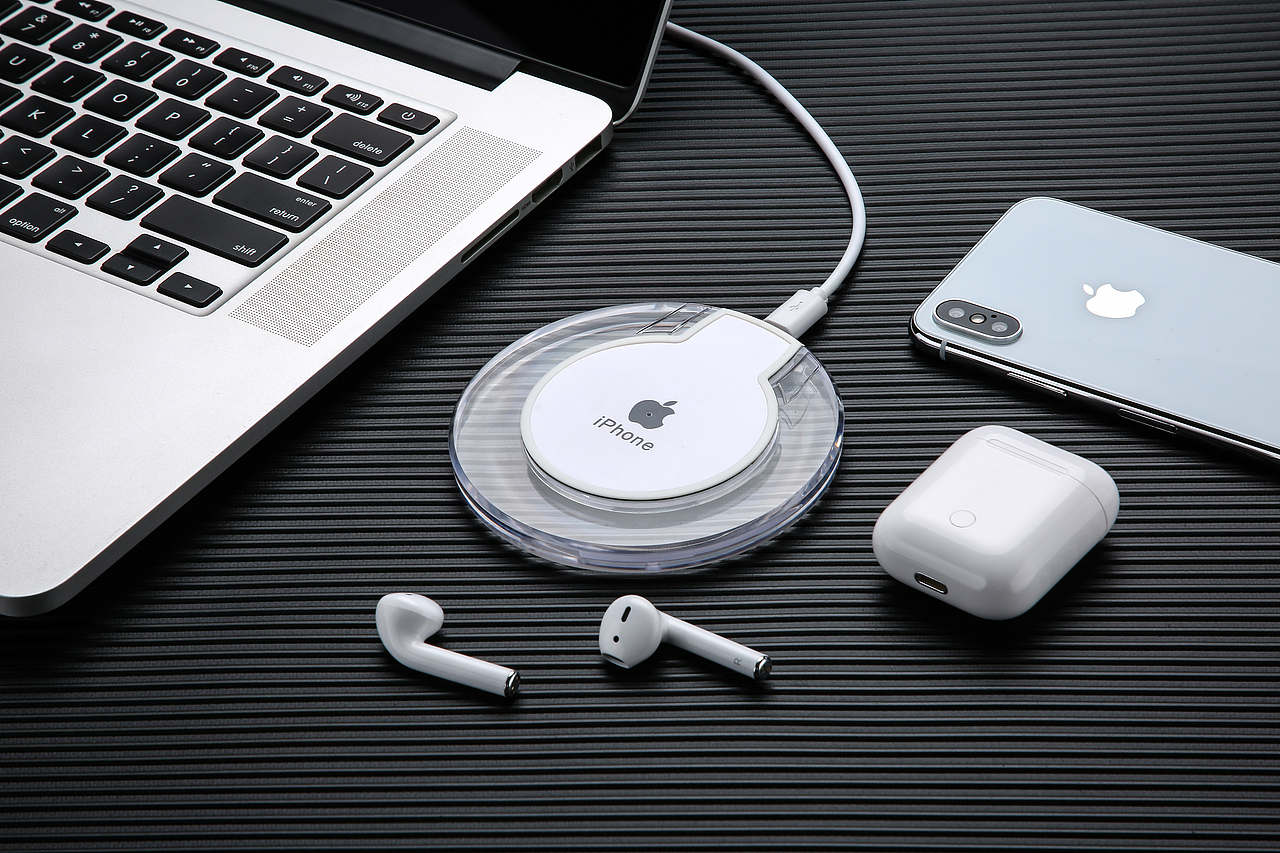 耳机和无线充电器~