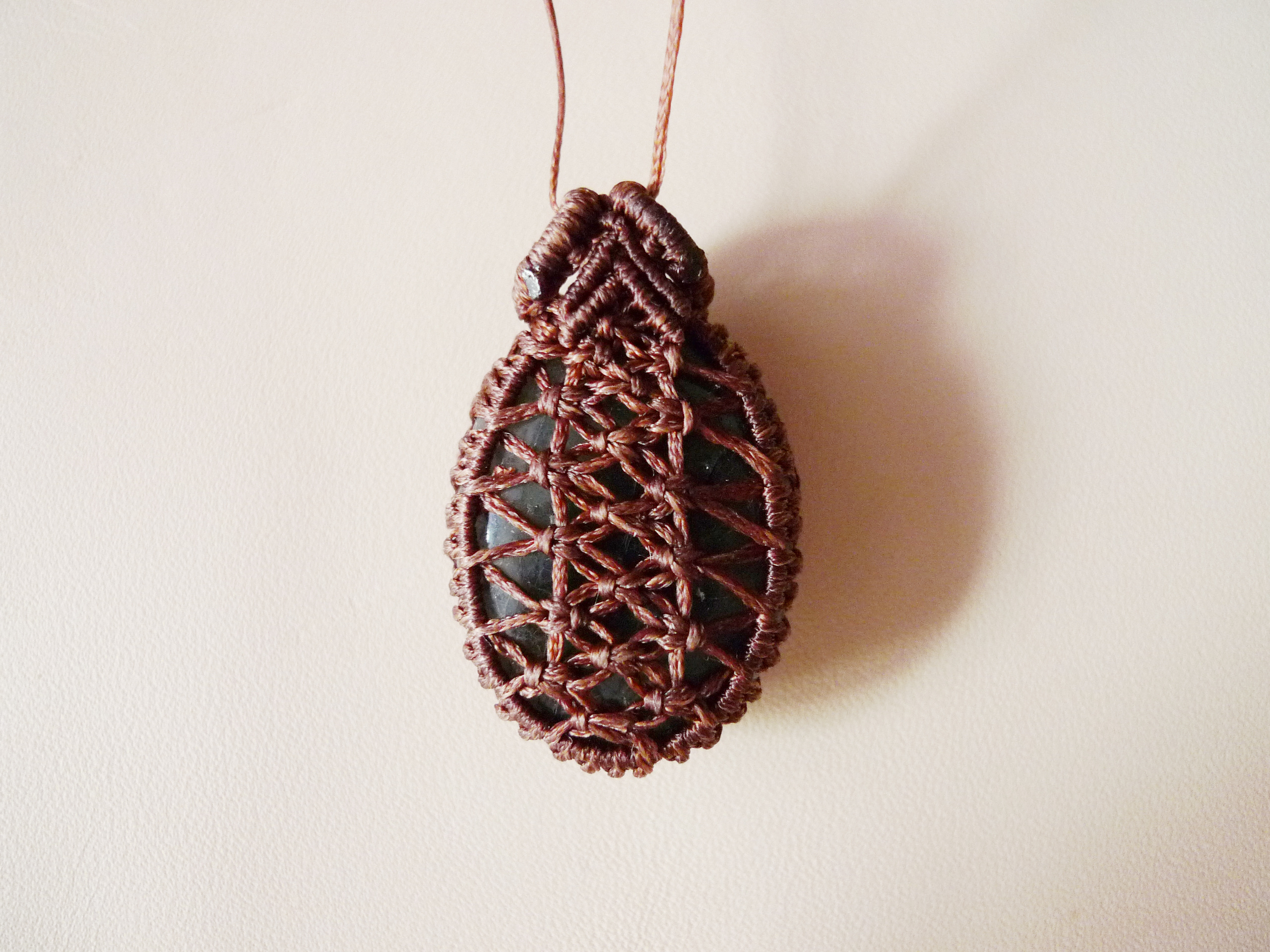 拉长石蜡绳吊坠