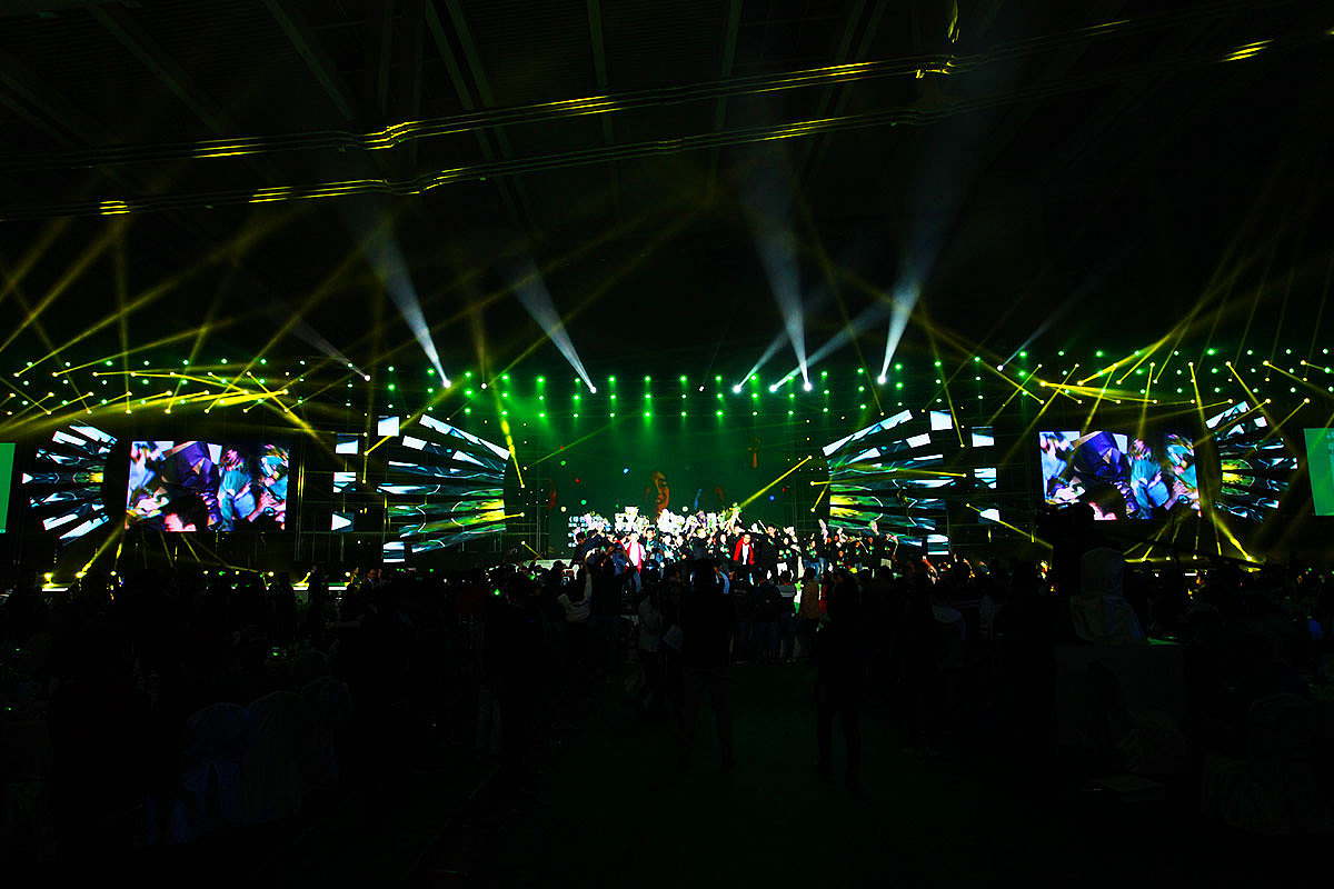 【简单专注.坚守初心】2017OPPO年会舞台