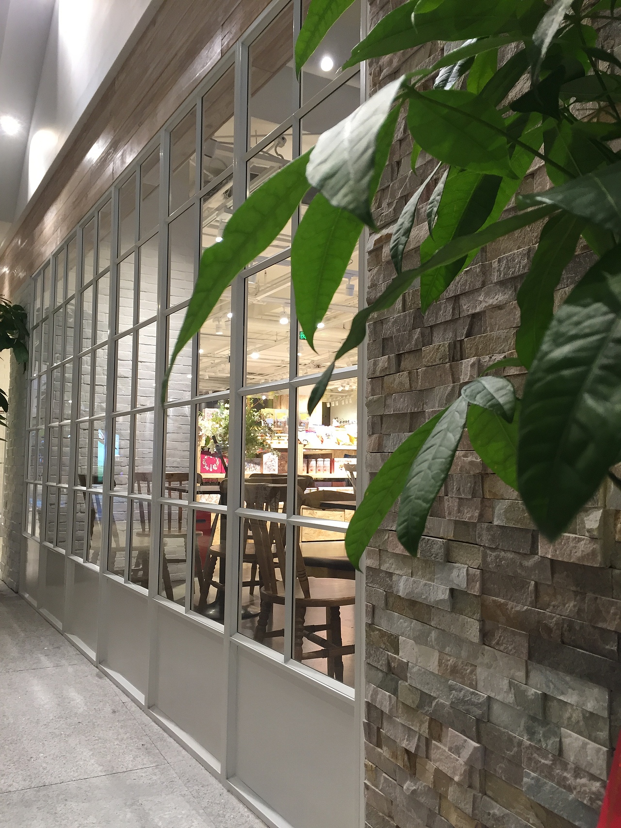 輕工業，重材質——商業店鋪設計