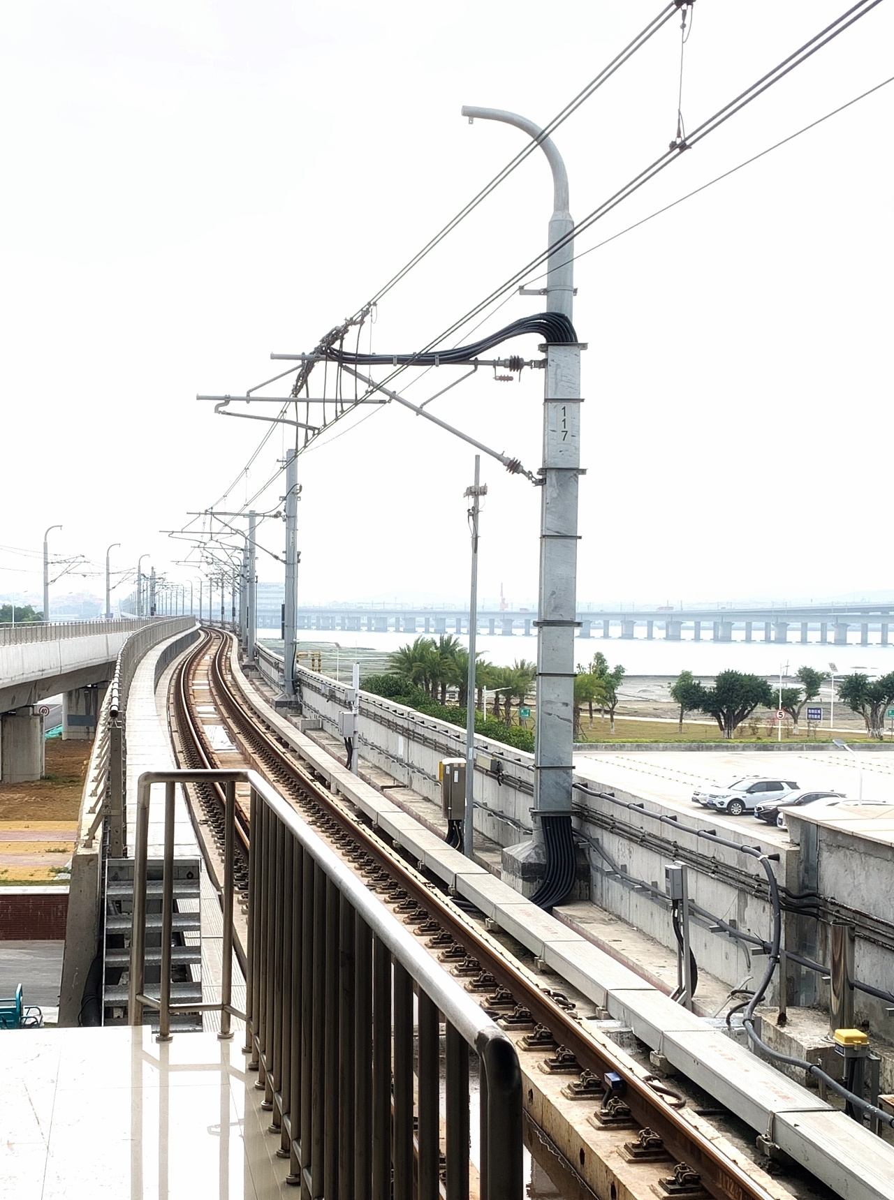 海上的地铁轨道