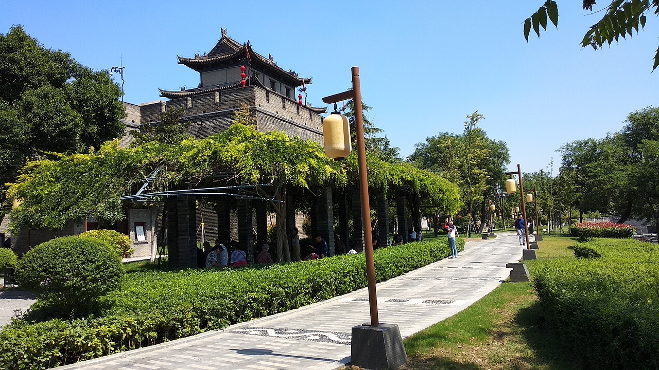 手机摄影《城墙下的风光》（图ZOTU4MDU2MDA=） - 环境/建筑摄影 - 站酷设计师街尾熱吻原创素材 - 站酷ZCOOL