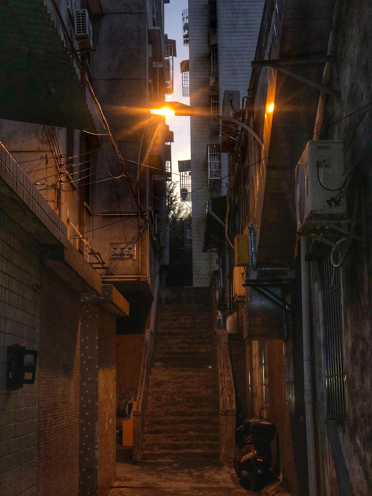 就爱这北京的青砖红瓦的小巷子|摄影|风光|siamlili - 原创作品 - 站酷 (ZCOOL)