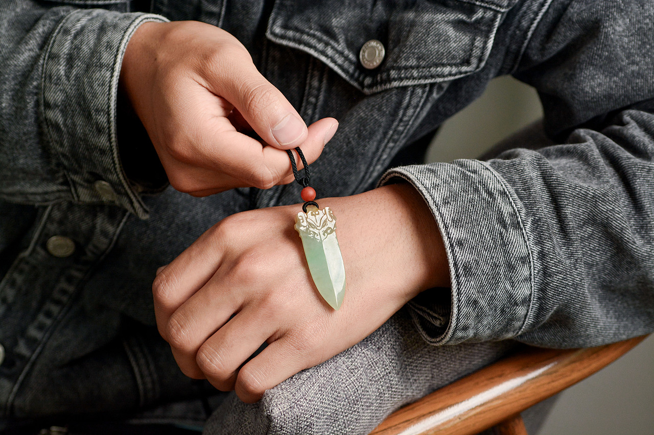 设计设作品|刑天盾翡翠吊坠（图ZMjczNDcyMDI4） - 首饰设计 - 站酷设计师天使原创珠宝设计原创素材 - 站酷ZCOOL