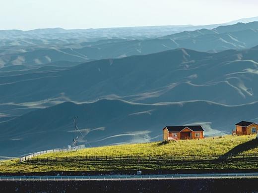 阿克塔斯草原的夕阳