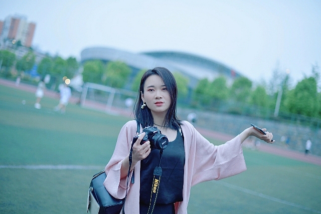 行色匆匆,韶华易逝。