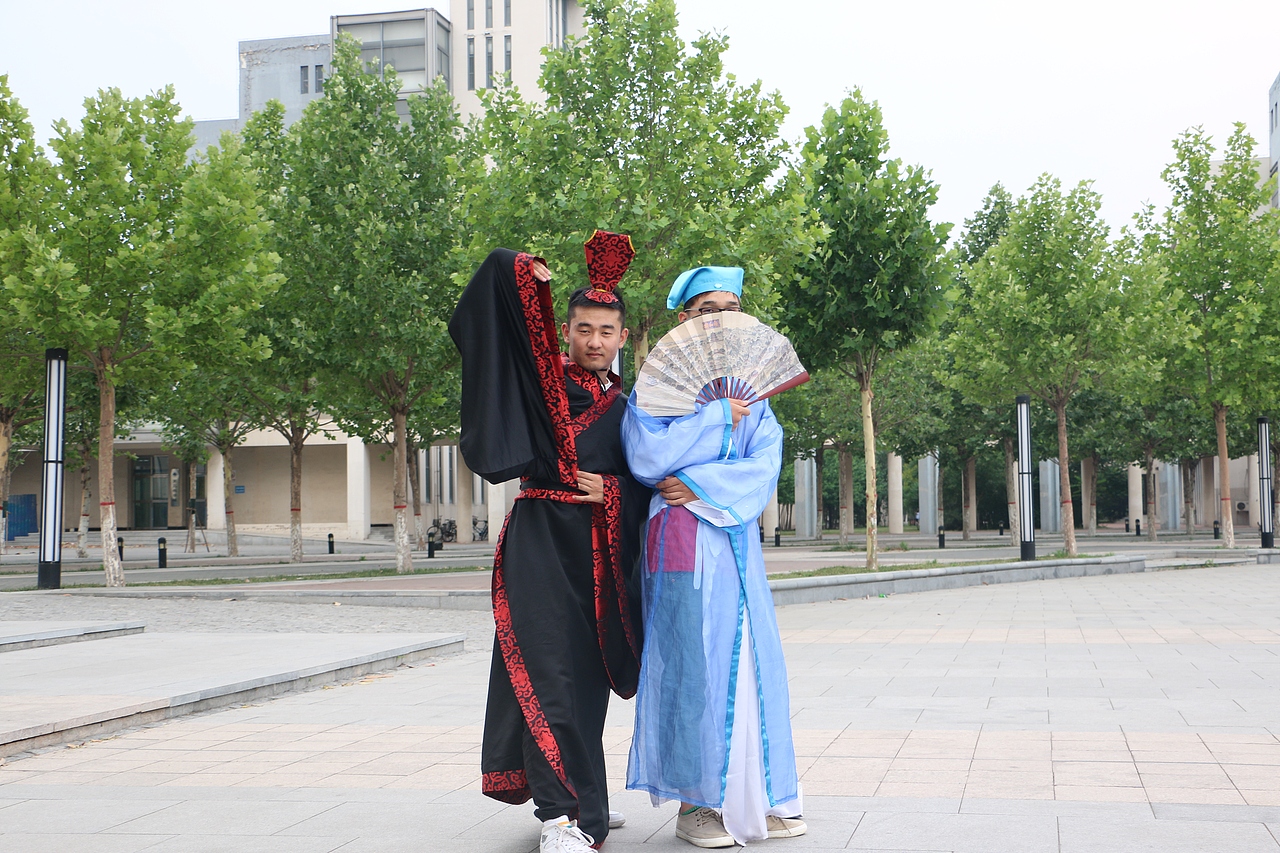 你说毕业遥遥无期，转眼就各奔东西。（图ZNTEwMDM2ODA=） - 人像摄影 - 站酷设计师流浪的_风原创素材 - 站酷ZCOOL