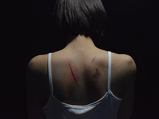 家庭沖突（個(gè)人主頁(yè)-ZNTc0NjAyNDA=） - 人像攝影 - 站酷設(shè)計(jì)師硬糖手冊(cè)原創(chuàng)素材 - 站酷ZCOOL