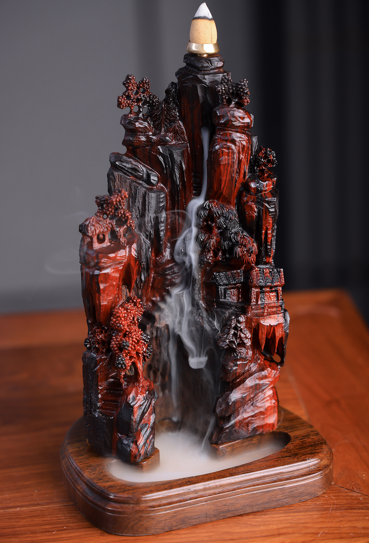 和佛祖待久了,人都变得慈悲了