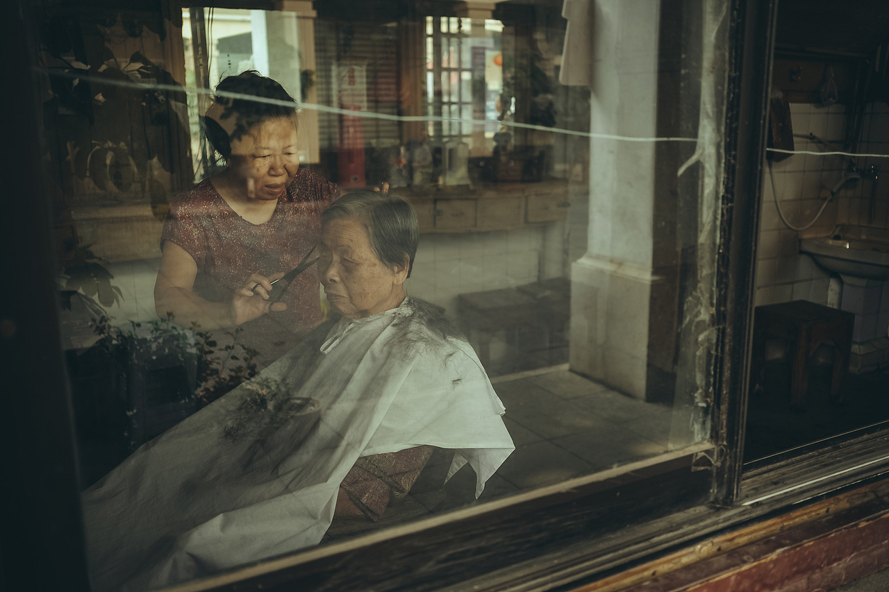 行走于市井（图ZMjM4ODAxNDU2） - 人文/纪实摄影 - 站酷设计师老炮叔叔原创素材 - 站酷ZCOOL