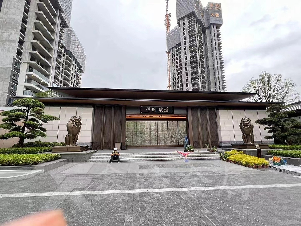 佛山保利琅悦古铜门楼包板工程案例（图ZMzY4NjIxMDcy） - 其他工业/产品 - 站酷设计师高端金属制品原创素材 - 站酷ZCOOL