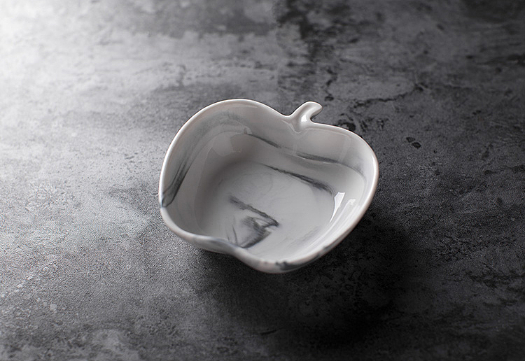 一组可爱的大理石餐具