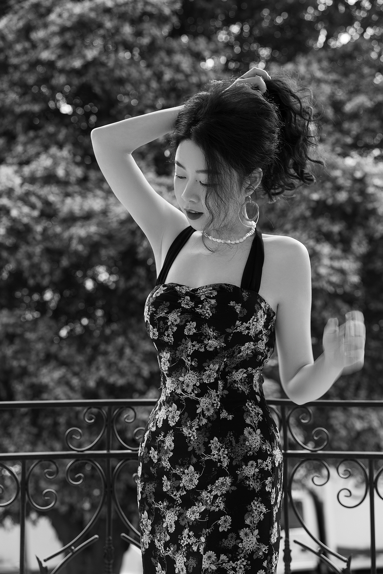抬头所见仅是温柔 黑白复古写真（图ZMjkzNTAwNDc2） - 人像摄影 - 站酷设计师云间眠原创素材 - 站酷ZCOOL