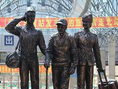  回家文化主题人物雕塑带来的环境艺术价值