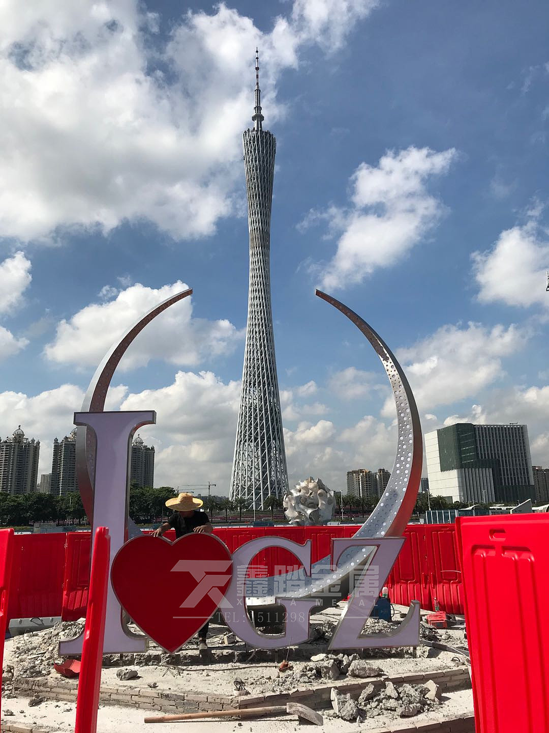 发光不锈钢月亮雕塑、定位广州小蛮腰夜间夺目耀眼真美