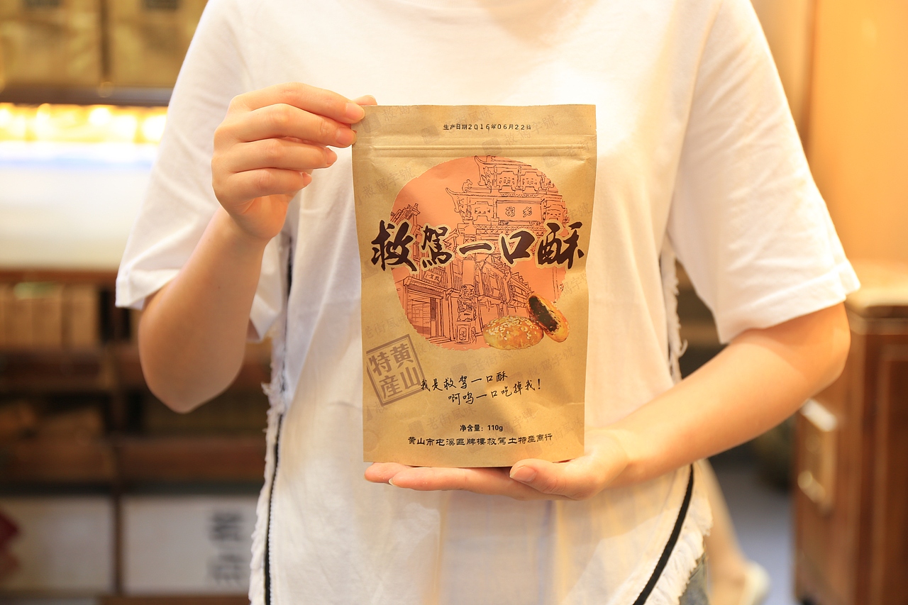 店内小姑娘配合拍摄