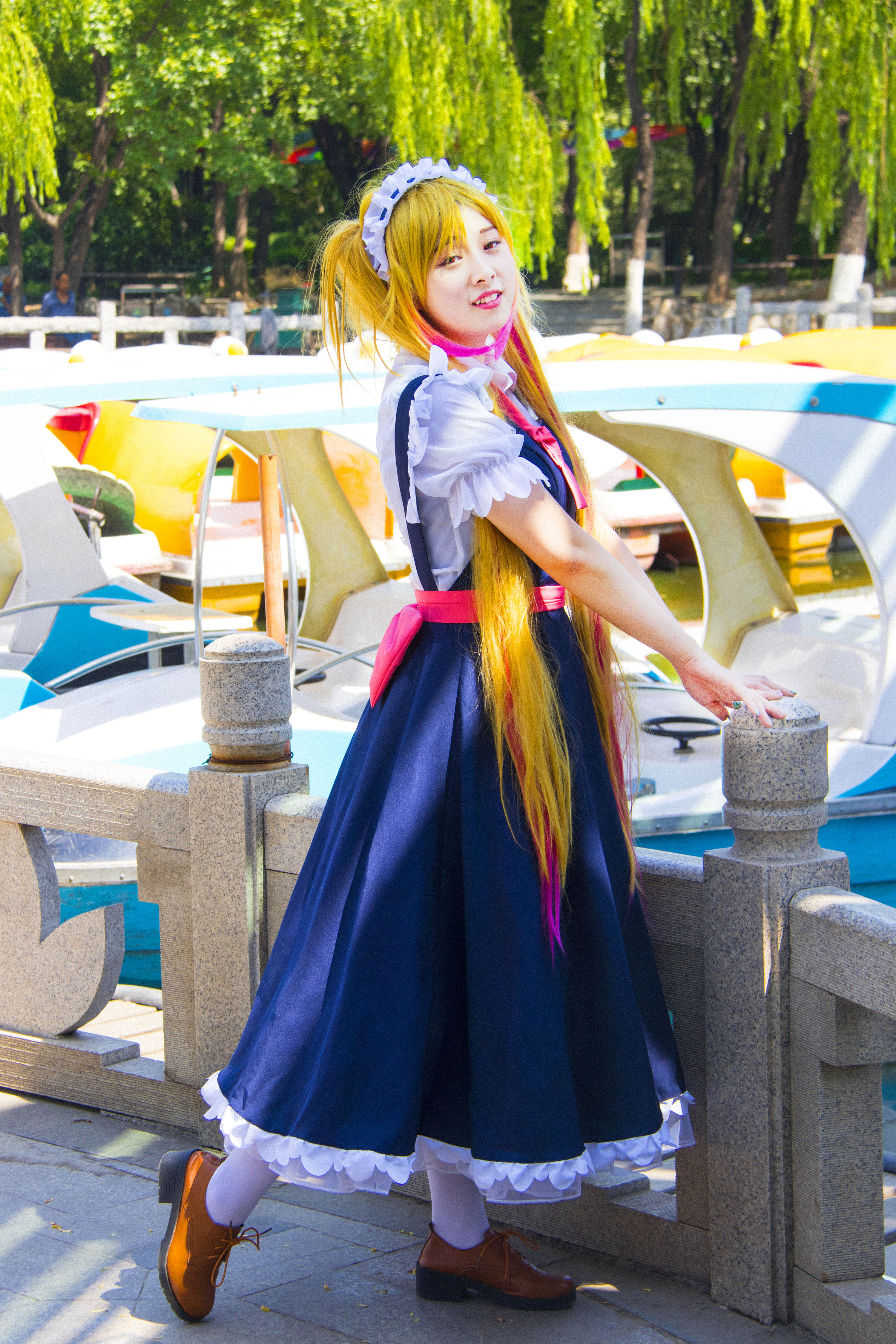 济南萌妹子户外cosplay龙女仆装