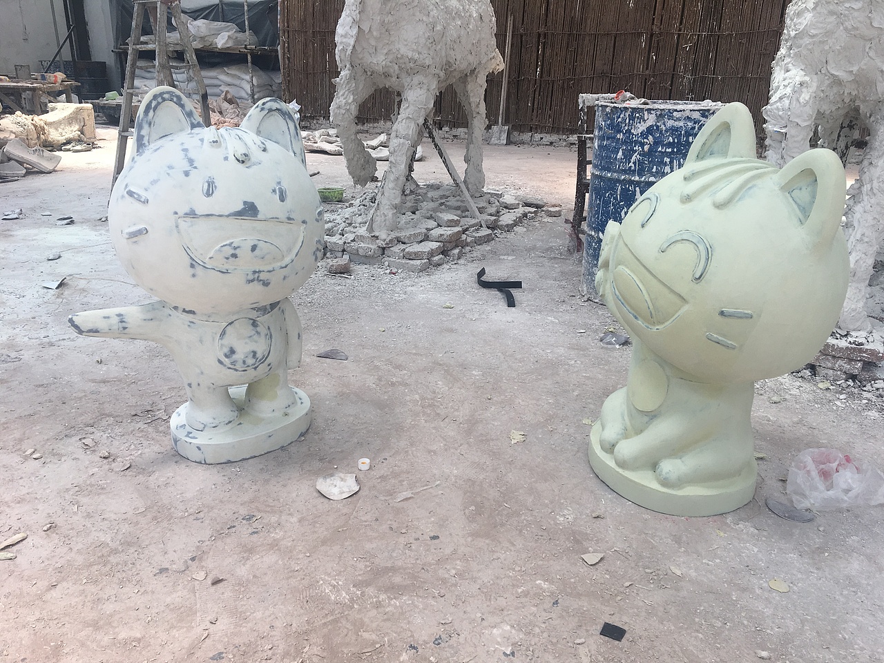 西安招商银行卡通娃娃玻璃钢雕塑制作