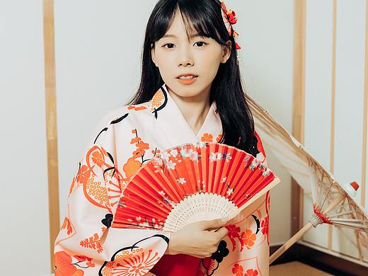 “ 和服少女 ”