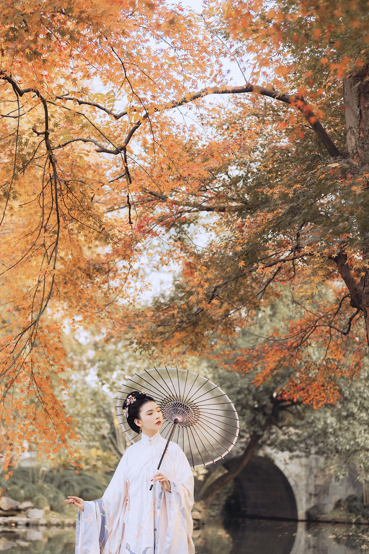 临江秋枫（图ZMjgzMzQ5MDA4） - 人像摄影 - 站酷设计师若寒Rock原创素材 - 站酷ZCOOL