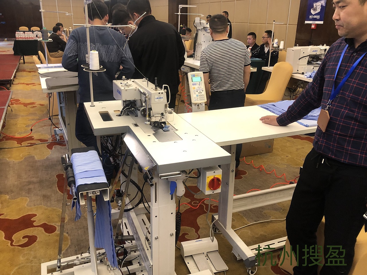 重机juki5498N-7自动拼缝机,自动化服装设备。