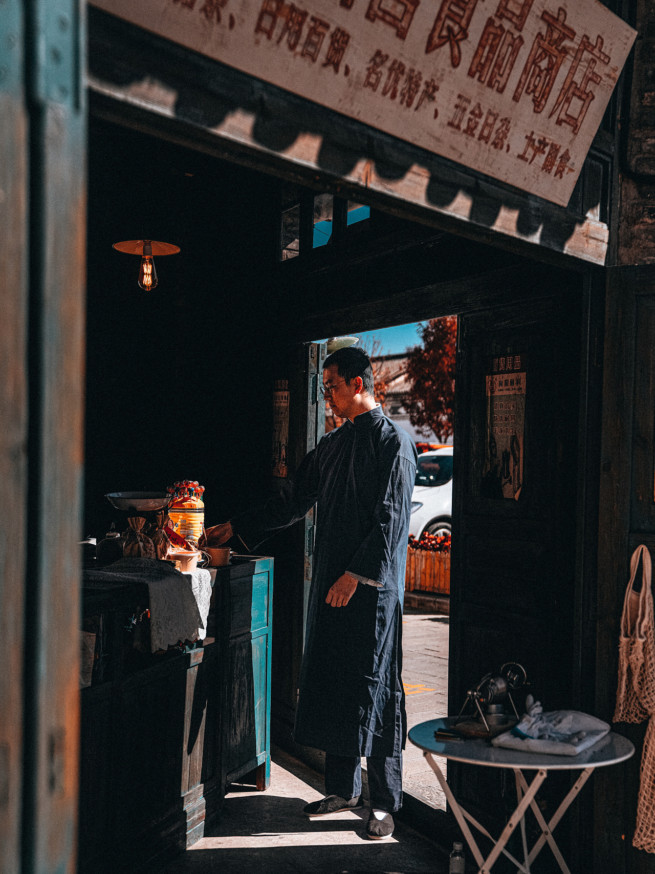 大理喜洲古镇土杂门市部（图ZMzI3MDcwMTE2） - 人文/纪实摄影 - 站酷设计师拾光朝圣者原创素材 - 站酷ZCOOL