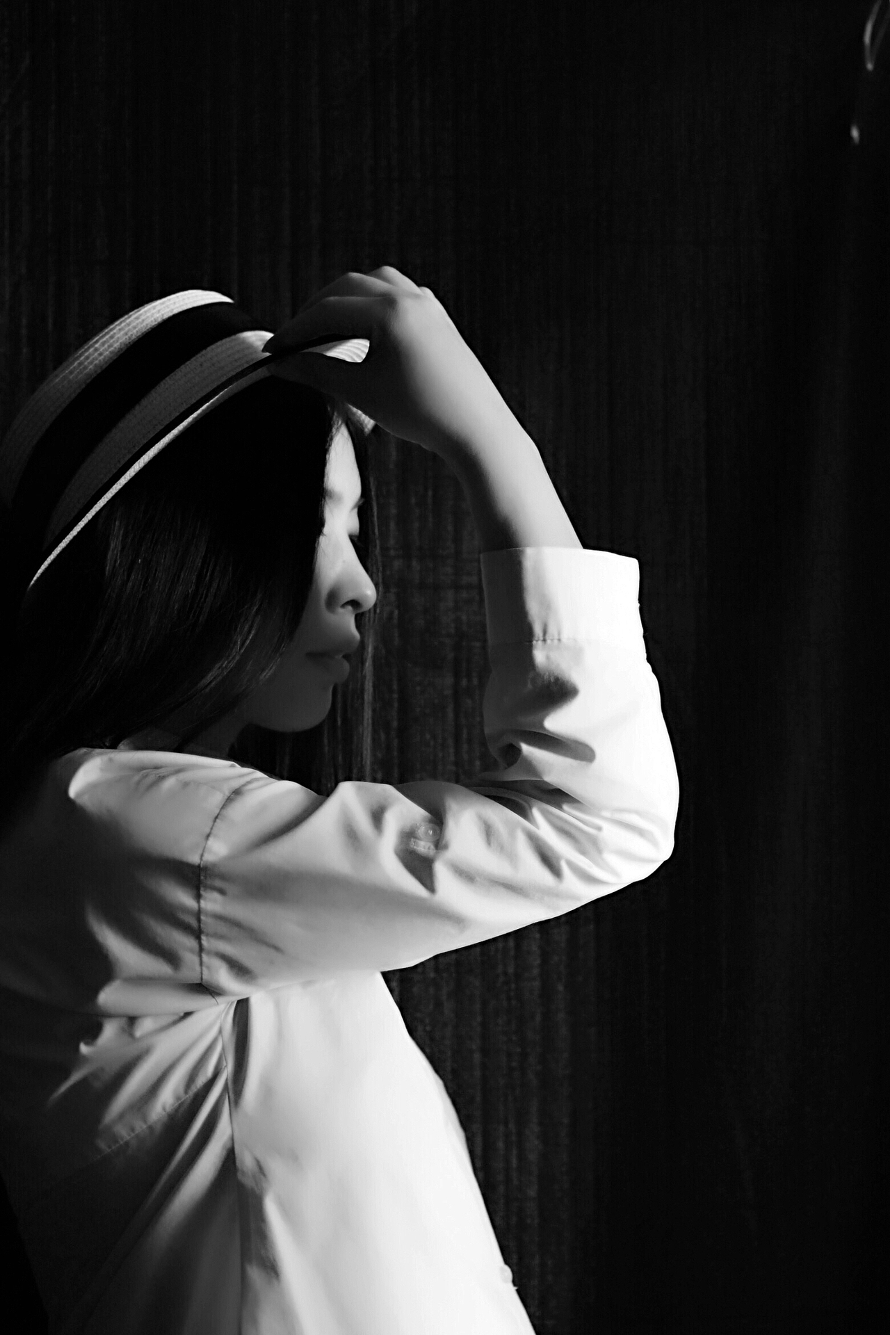 自然光下，三脚架自拍。（图ZMTAxNDI5NzYw） - 人像摄影 - 站酷设计师暴走的小粗腿儿原创素材 - 站酷ZCOOL