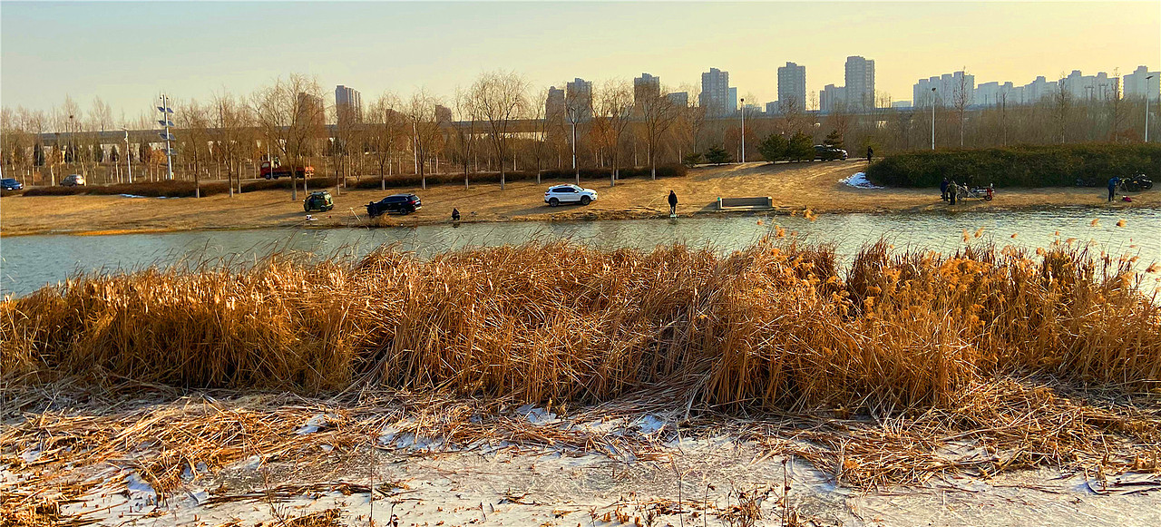 刘勇良手机纪实摄影：闲来垂钓碧溪上（图ZMTkxNjAyMDcy） - 人文/纪实摄影 - 站酷设计师刘勇良意创书设原创素材 - 站酷ZCOOL