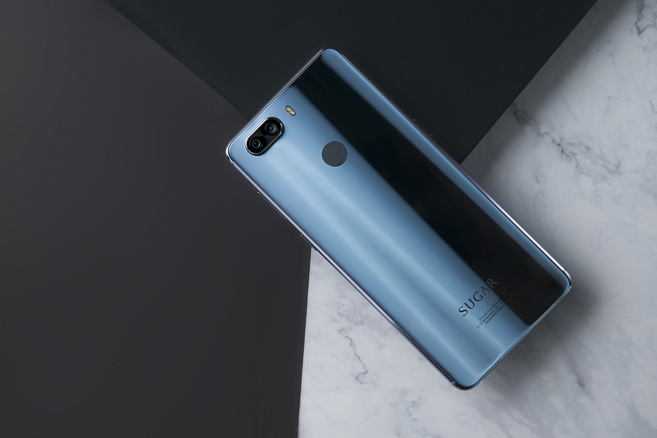 随手拍了个SUGAR手机灰色版