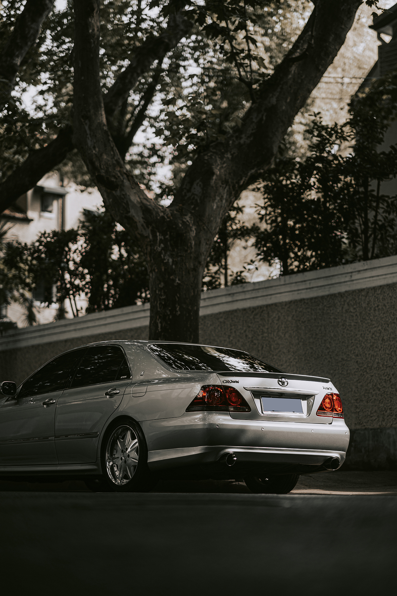 《褪去-12代丰田皇冠》_想·享摄影（图ZMjU3NDg1NjQ4） - 其他摄影 - 站酷设计师Image想原创素材 - 站酷ZCOOL