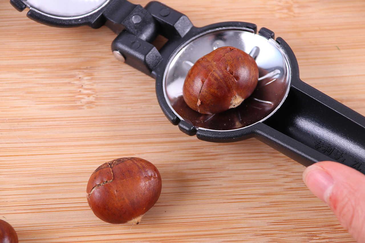 B02厨具\C99-其他\V19板栗夹塑料款