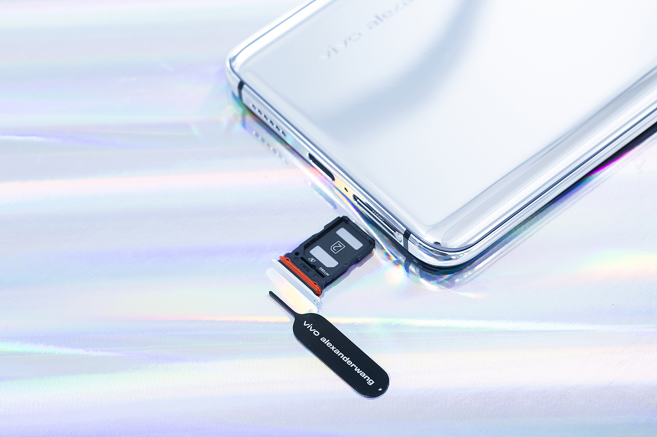 VIVO X30 Pro aw联名限定版&OPPO FINDX2 PRO（图ZMjAyNDY4NDc2） - 产品摄影 - 站酷设计师X老师会拍照原创素材 - 站酷ZCOOL