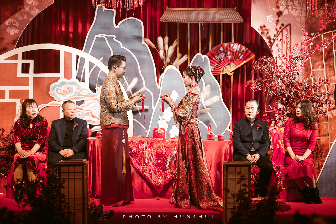 混水纪实摄影｜婚礼跟拍｜云裘一袖的流光（图ZMjM5NDI3ODMy） - 人文/纪实摄影 - 站酷设计师摄影师混水原创素材 - 站酷ZCOOL