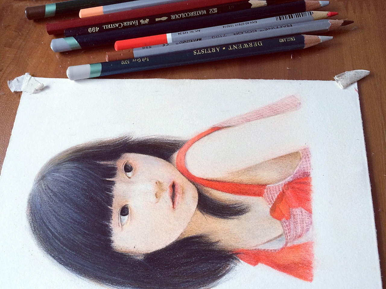 然后把小女孩的衣服画出来，注意衣服可以虚化一些，突出小女孩的五官，~~