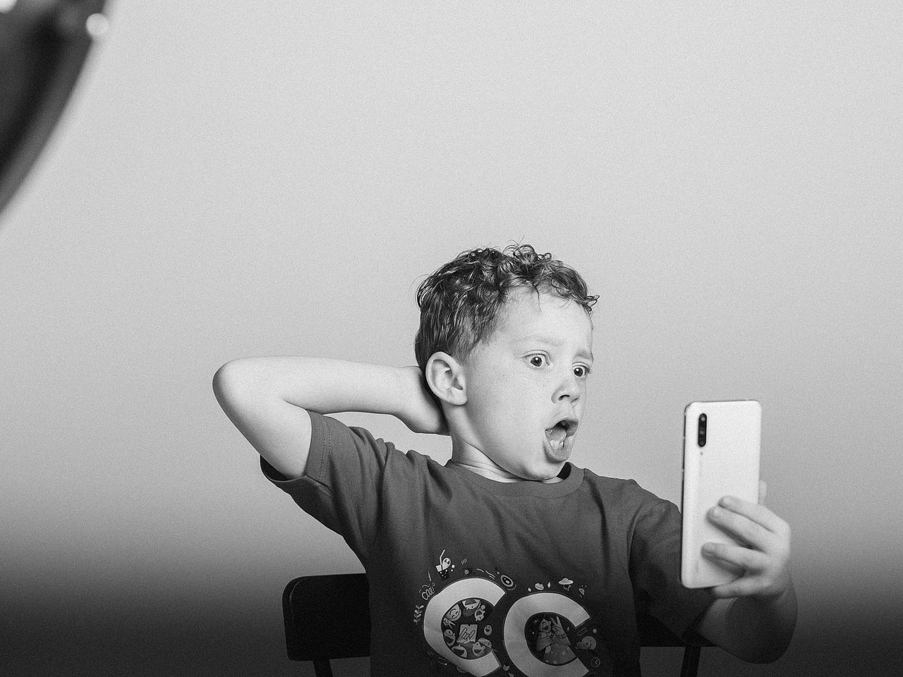 假笑男孩 Gavin Thomas（图ZMjMwNTAxMjc2） - 海报 - 站酷设计师YmLens原创素材 - 站酷ZCOOL