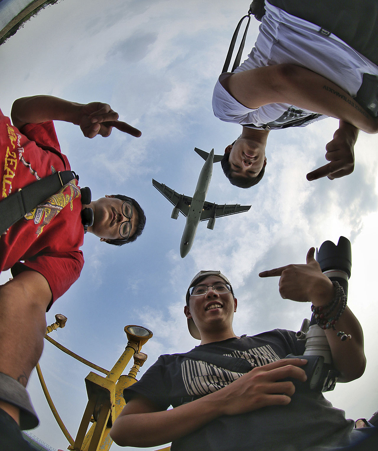 和小伙伴们打飞机!难得大家聚在一起,拍一些自己好玩的照片.