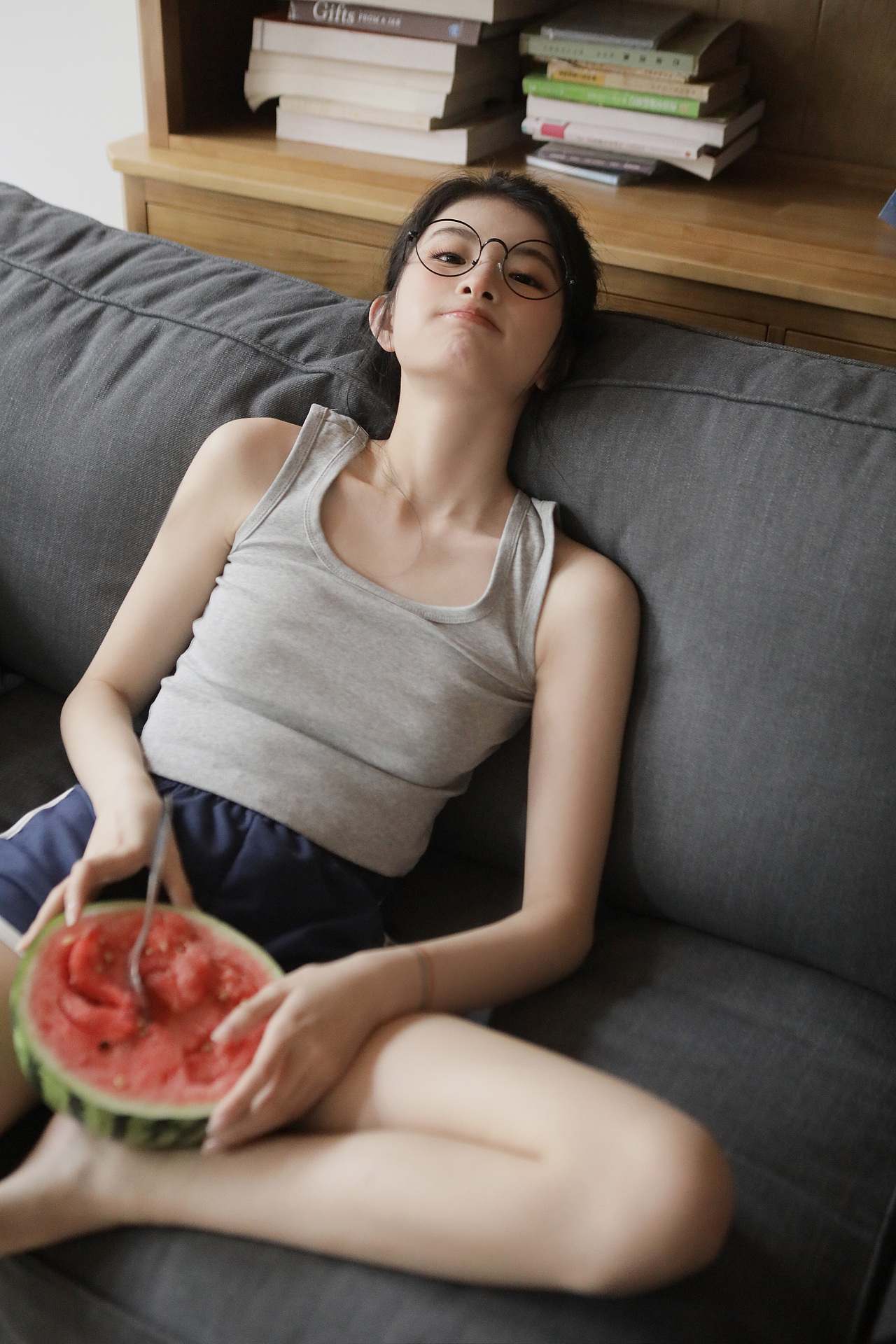 阴天（图ZMzIzNDE2NTQw） - 人像摄影 - 站酷设计师唐小苔原创素材 - 站酷ZCOOL