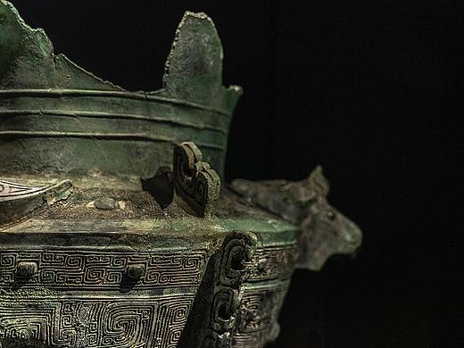 三星堆博物馆-铜尊残件