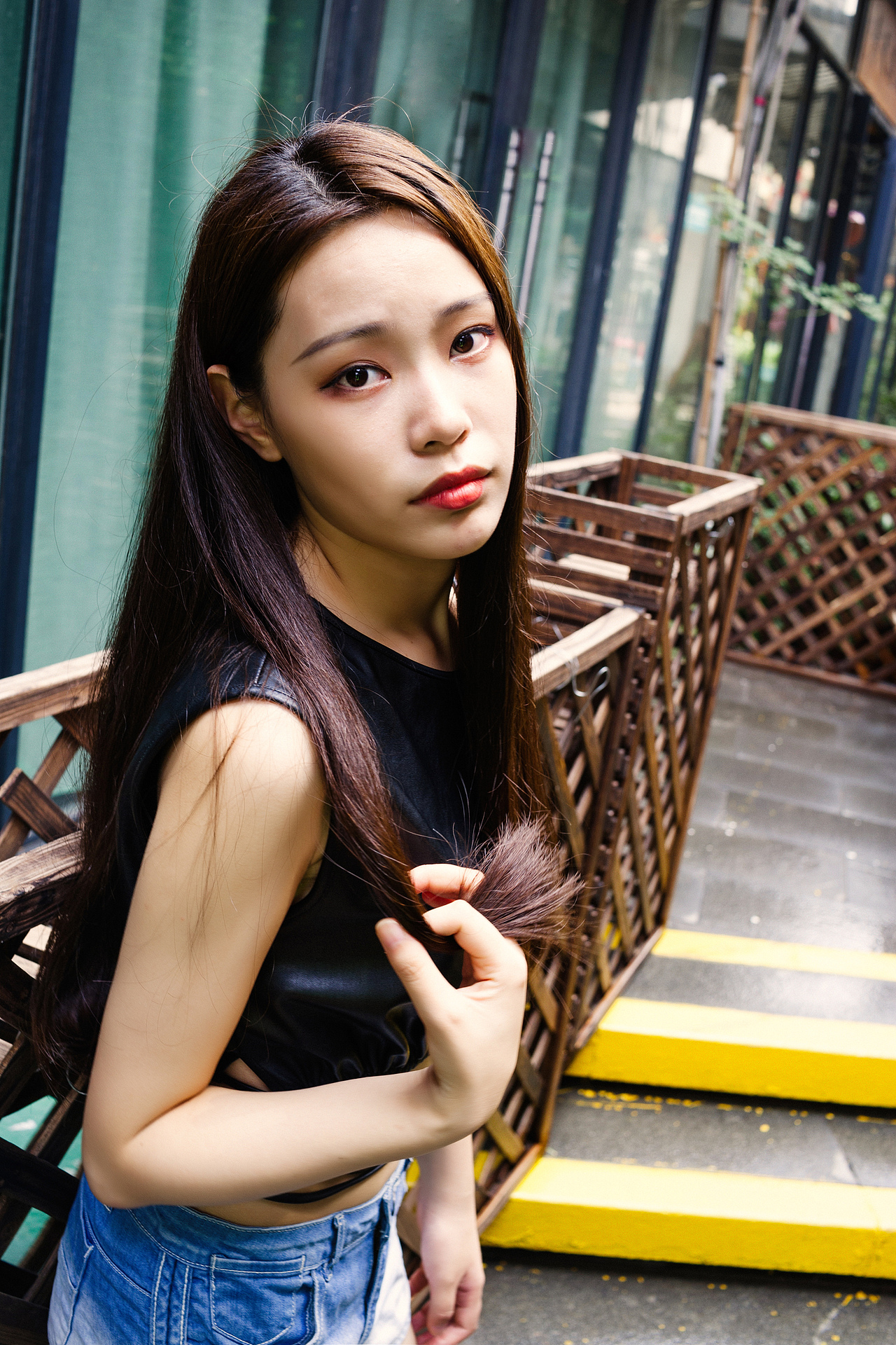 去年的这一天,应该是两个人。