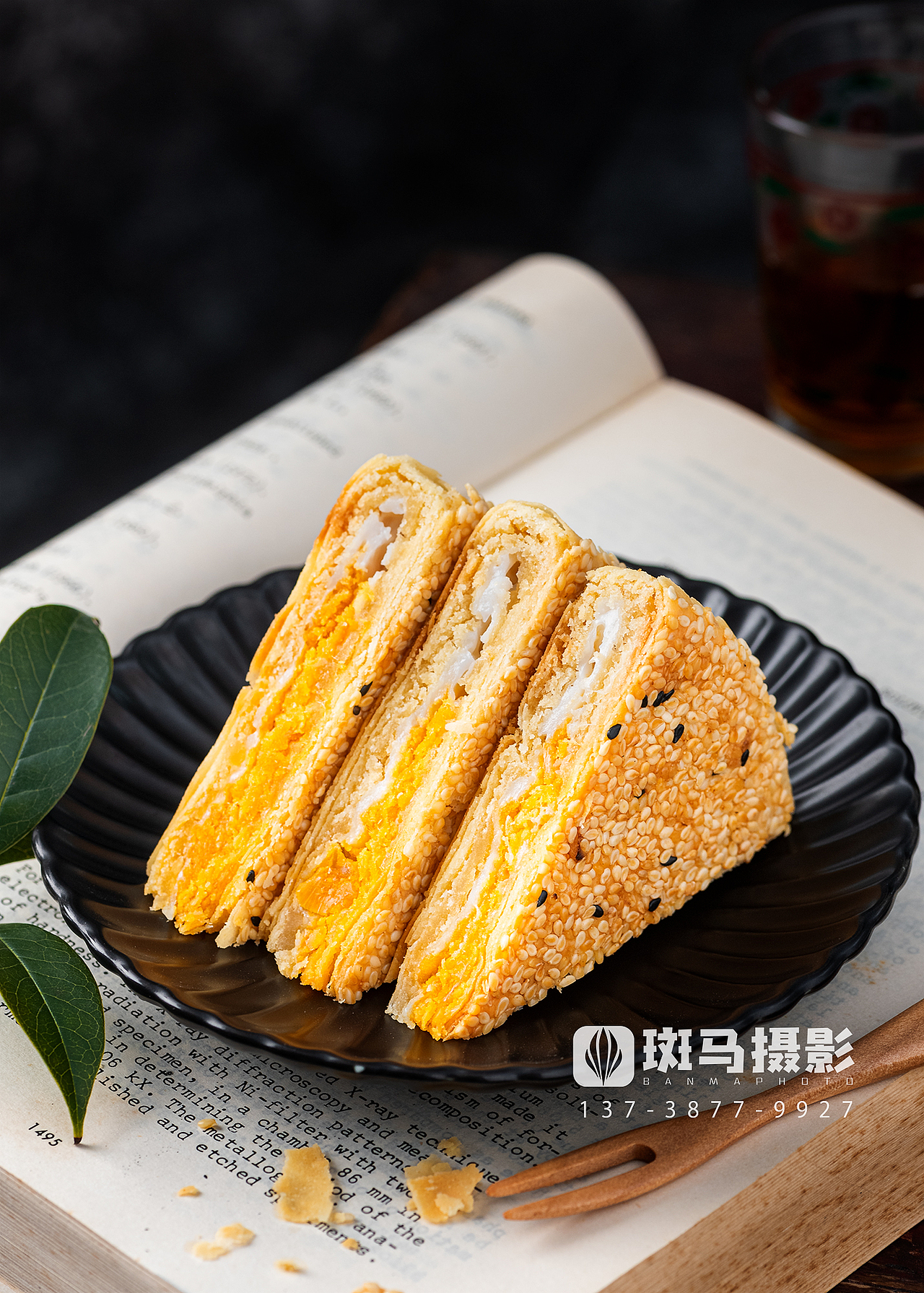 黄金月饼 网红月饼 老月饼（图ZMjczNDc4NTg4） - 美食摄影 - 站酷设计师斑马摄影工作室原创素材 - 站酷ZCOOL