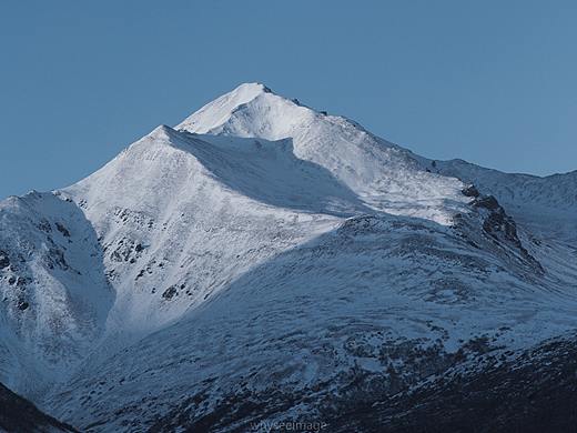 阿拉斯加雪山肖像（还有极光）
