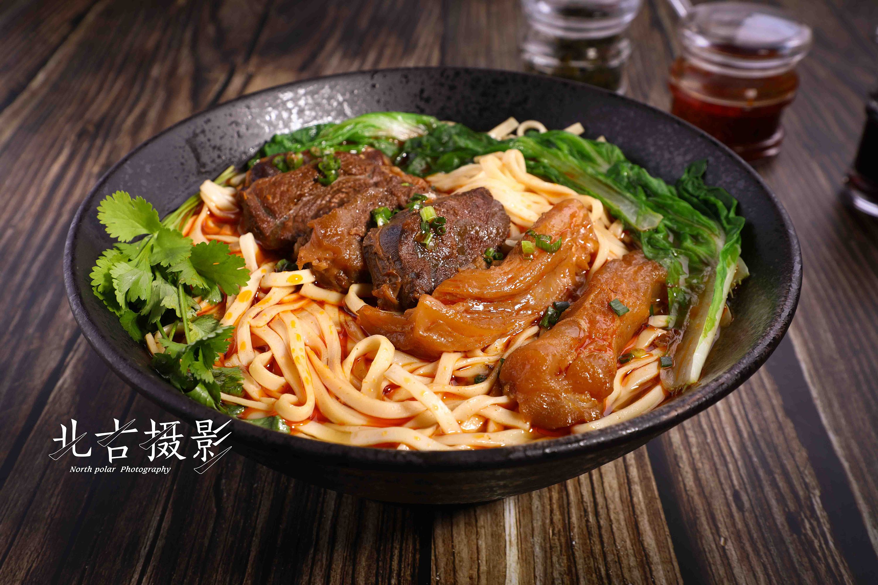 【红烧牛肉面】最正宗的台湾红烧牛肉面制作教程，吃完就把泡面扔了！_哔哩哔哩_bilibili