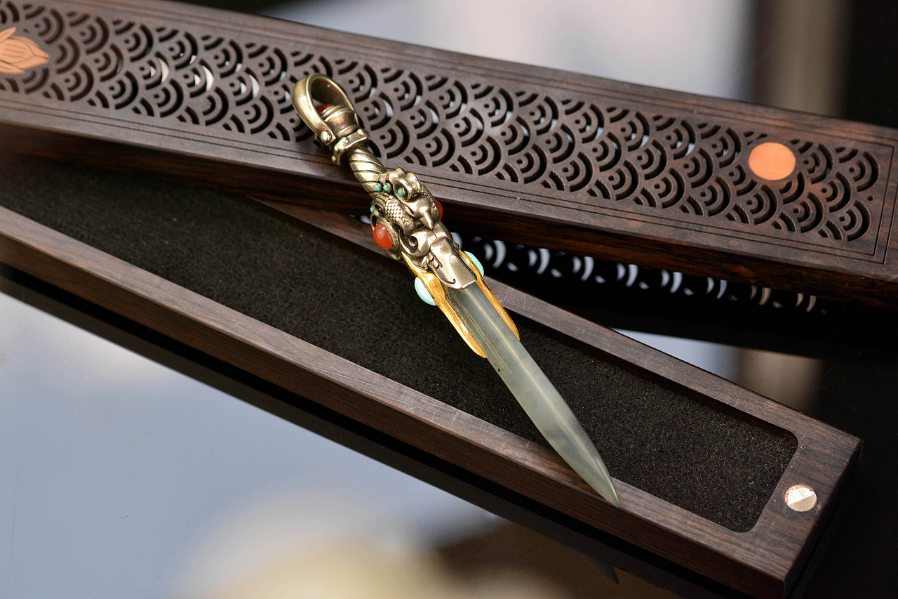 设计师作品|翡翠莫邪剑（图ZMjU0ODYzMTg4） - 首饰设计 - 站酷设计师天使原创珠宝设计原创素材 - 站酷ZCOOL