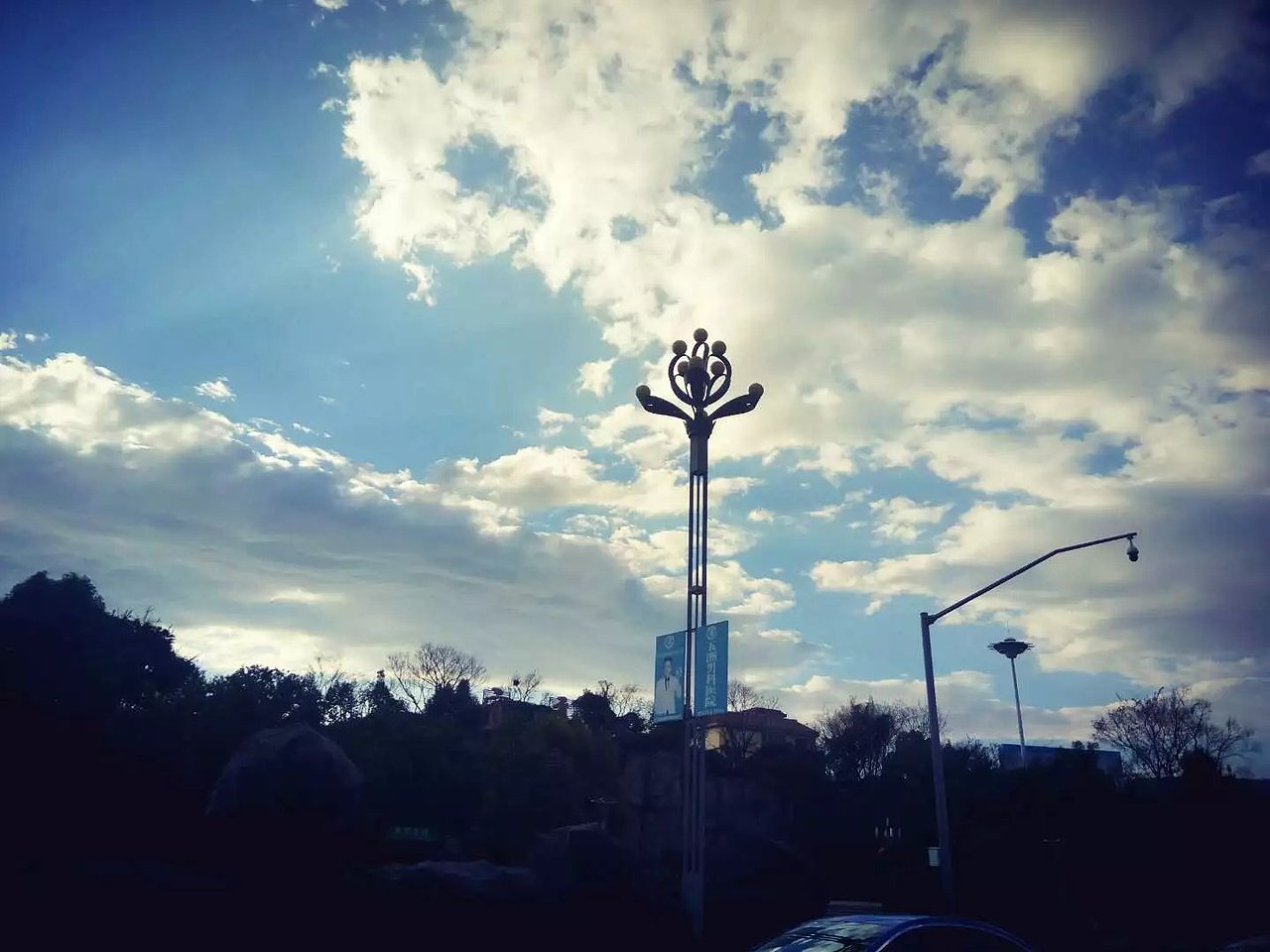 帮帮快修之你眼中的天空是什么颜色呢?