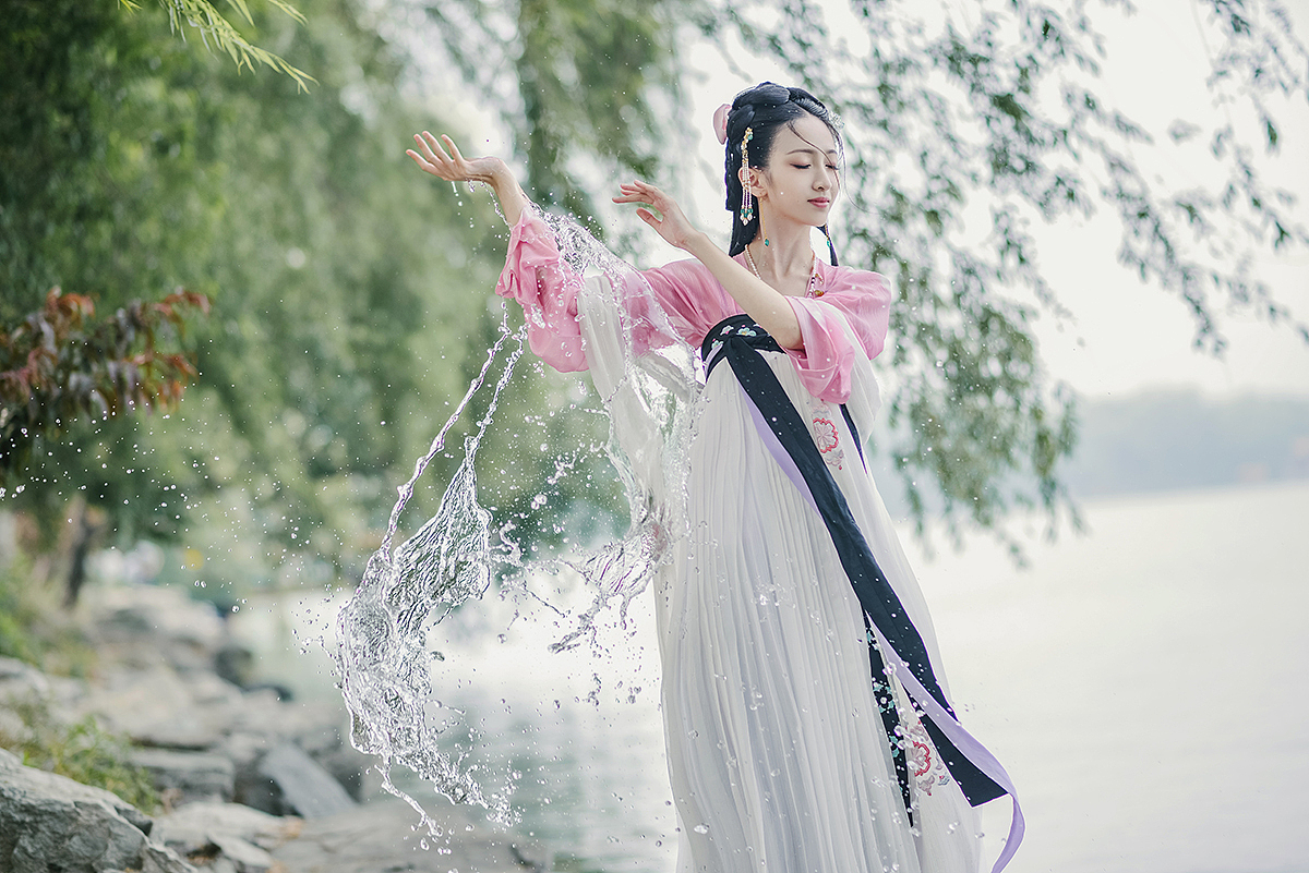 【汉服】风莲入梦