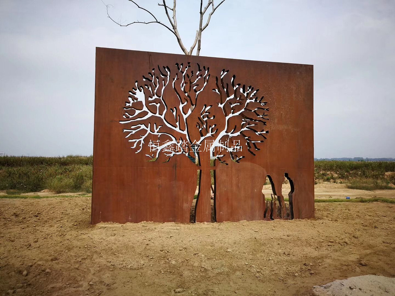 景观隔断铁锈色耐候钢金属背景墙装饰安装案例原创设计