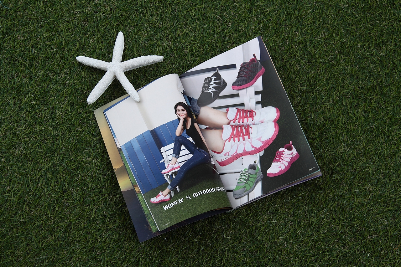 休闲鞋画册设计[原创作品]（图ZMjc1NDM5OTY4） - 书籍/画册 - 站酷设计师karin_薛薛原创素材 - 站酷ZCOOL