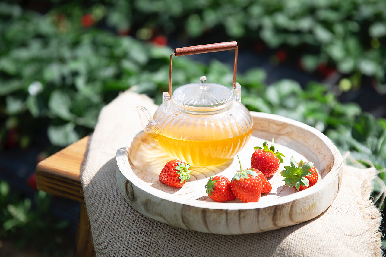 奈雪的茶｜霸气芝士草莓（图ZMjg5ODkwNDgw） - 美食摄影 - 站酷设计师摄影师有有猫在原创素材 - 站酷ZCOOL