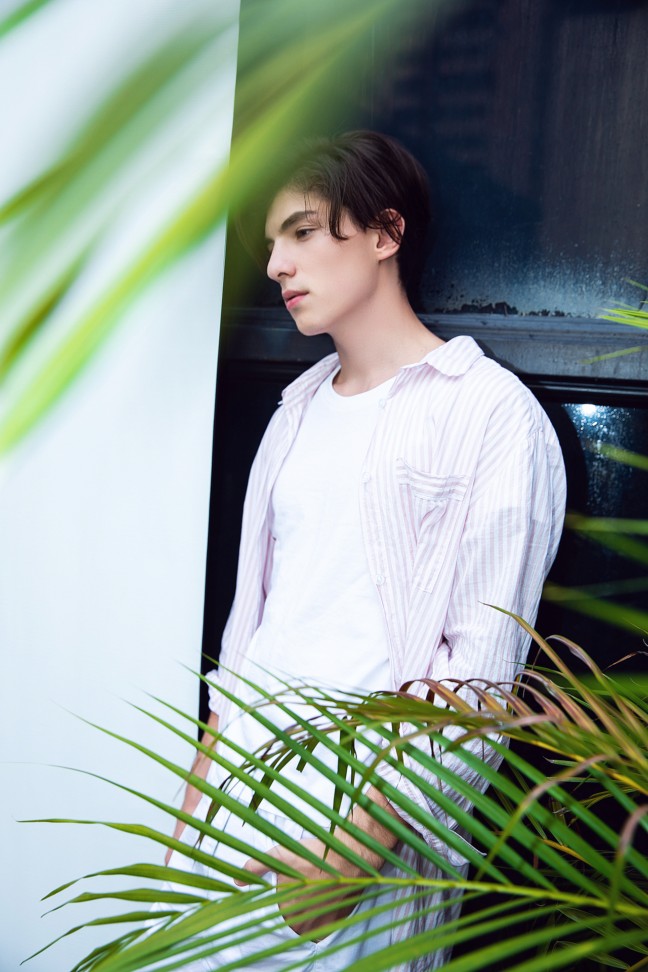 在咖啡厅拍的男士写真（图ZMTY0NDcxMzIw） - 人像摄影 - 站酷设计师梨木子摄影师原创素材 - 站酷ZCOOL
