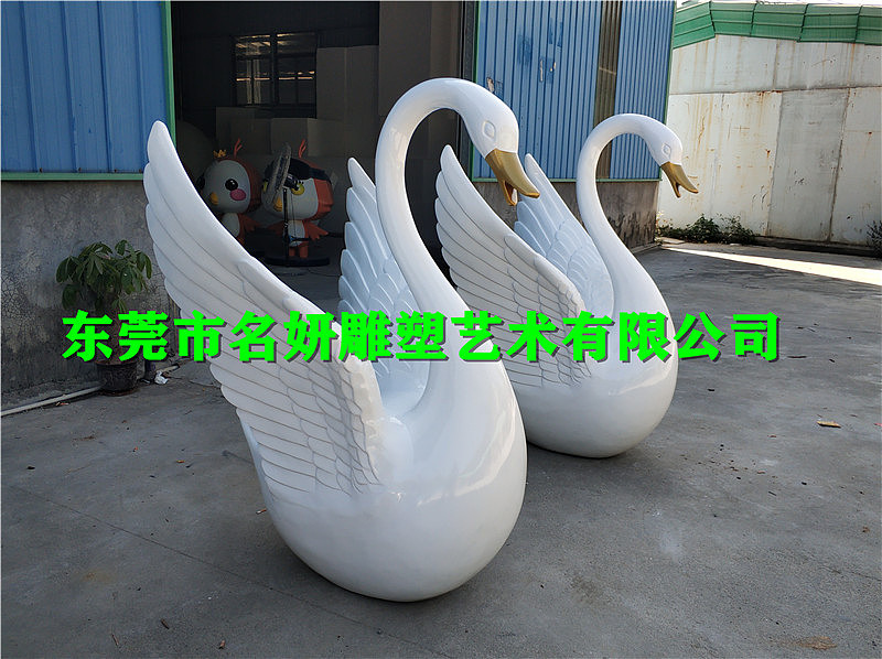 能大大的提升整个环境的玻璃钢白天鹅雕塑艺术欣赏品味
